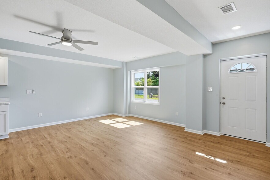 Family Room - 720 Hurd Ave