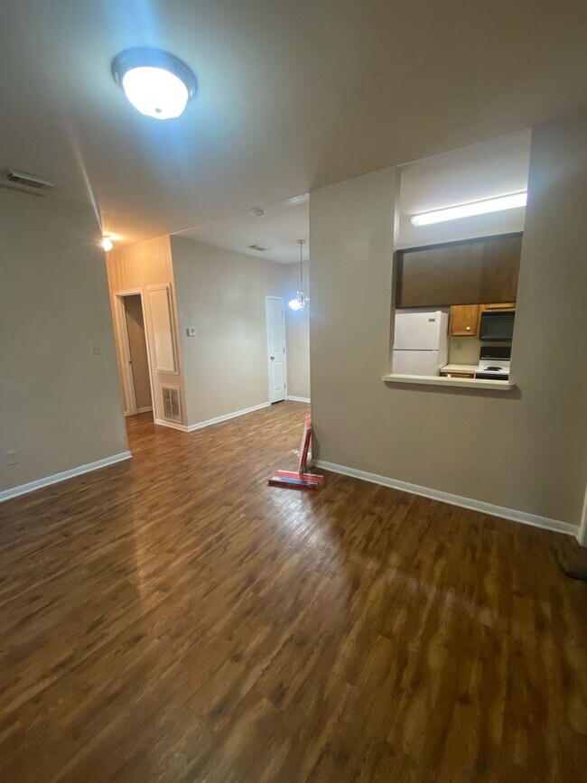 Building Photo - Monthly Paid Rent