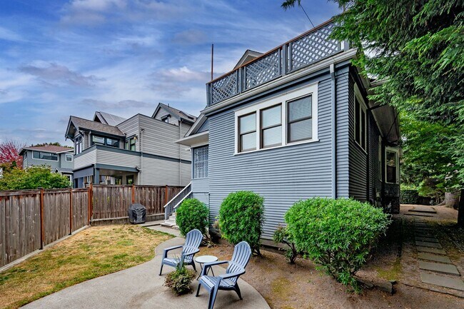 Building Photo - 1509 10th Ave W