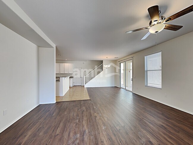 Building Photo - 562 W Paseo Celestial