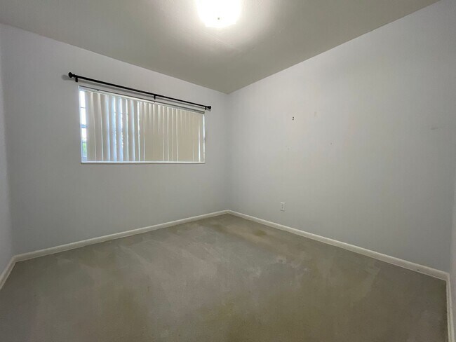 Building Photo - Country Living! 2 Bedroom Lithia