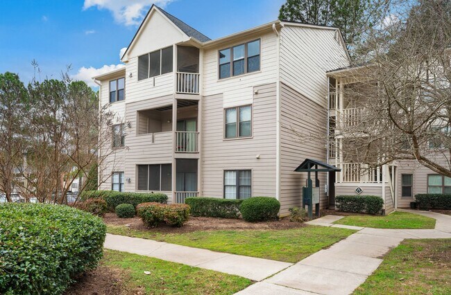 Building Photo - *PARK FLEX STAYS - FULLY FURNISHED* Welcome to your home base in South Durham!