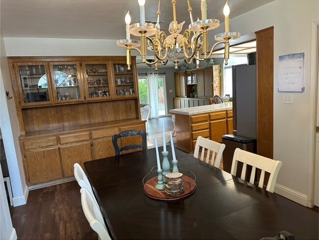 Building Photo - North West Bakersfield Home