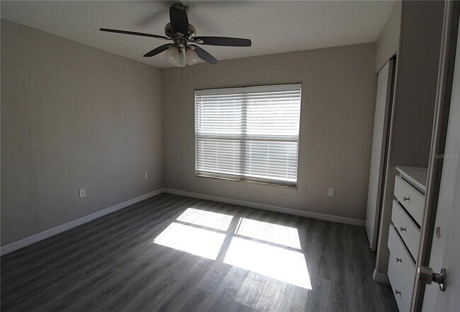 Building Photo - 1860 Phillippi Shores Dr