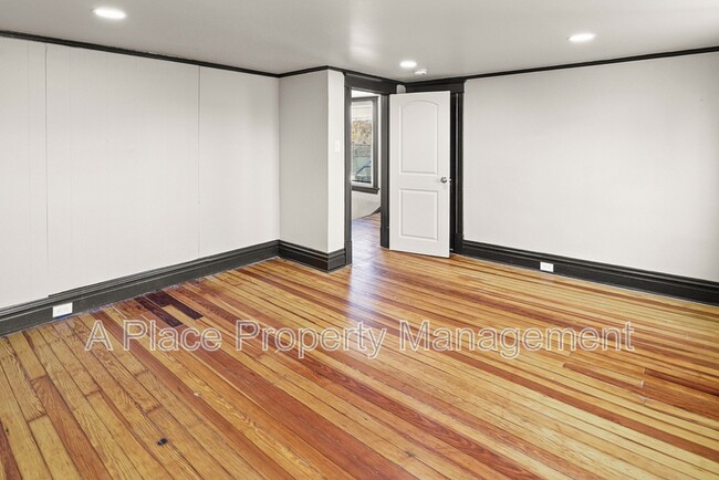 Building Photo - 2976 Kincaid Ave