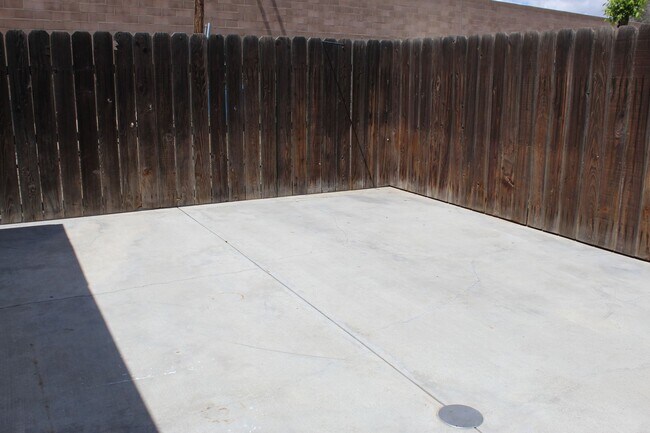 Building Photo - Cute Home for Rent South Bakersfield Cul De Sac