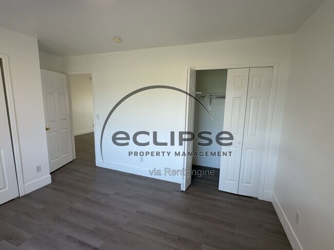 Building Photo - 560 Huntington Point Ln