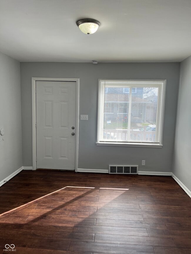 Building Photo - 628 N Oxford St