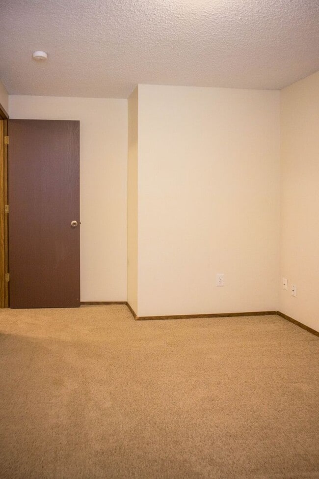 Building Photo - Riverside 408-410