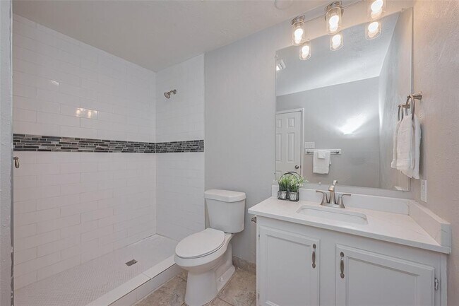 Building Photo - 3835 Cypressdale Dr
