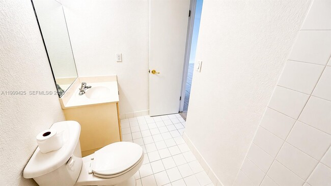 Building Photo - 4255 N University Dr