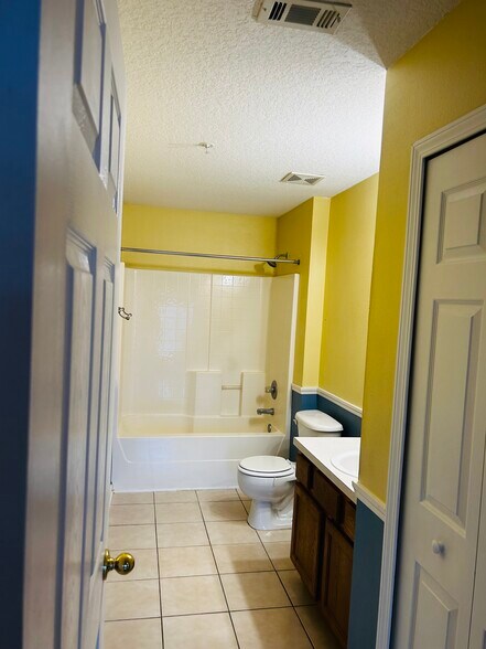 Building Photo - 9690 Amarante Cir