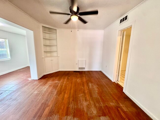 Building Photo - 1602 Avenue X
