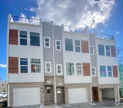 Building Photo - Beautiful 3BR Townhouse with Rooftop Terra...