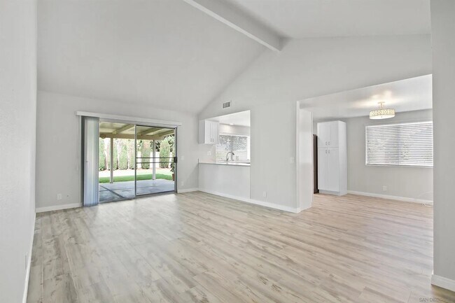 Building Photo - 148 N Roth Ln