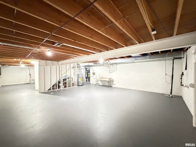 Building Photo - 122 W Morningside Dr