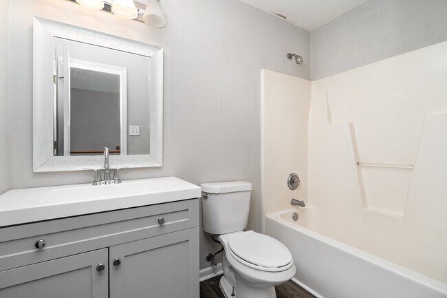 Building Photo - 6656 Blythedale Dr