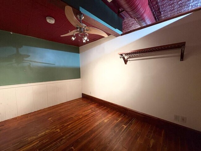 Building Photo - 318 N Main St