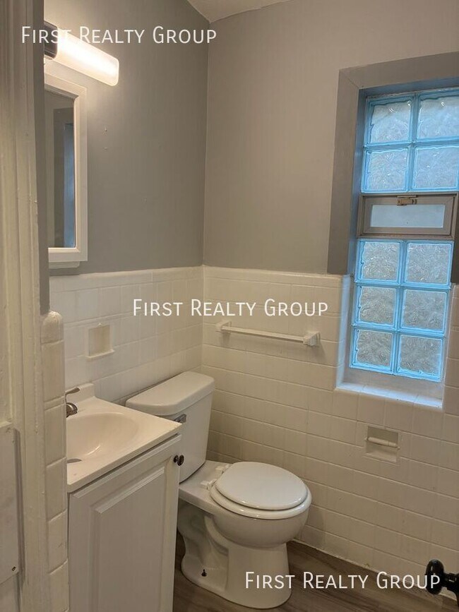 Building Photo - 2921 N Main St