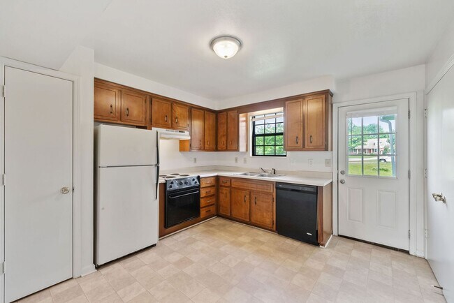 Building Photo - Northridge Drive-276