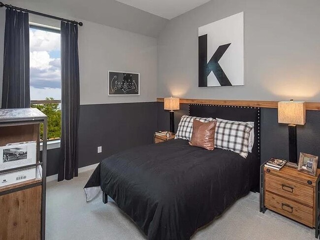 Building Photo - 2516 Carretera Dr