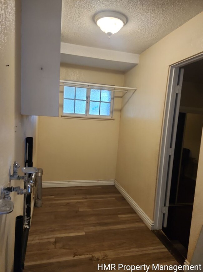 Building Photo - MOVE IN SPECIAL - Charming Single-Story Home