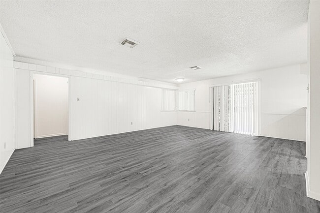 Building Photo - 1231 Country Ln