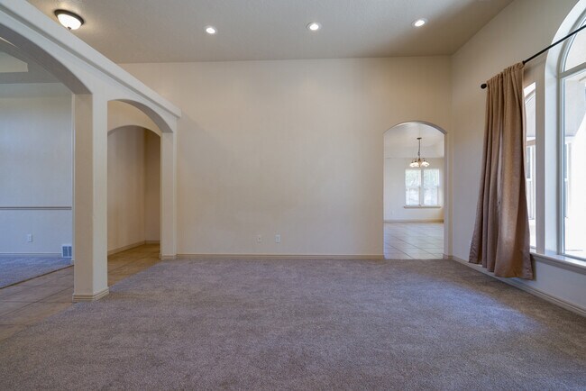 Building Photo - 4 Bedroom in The Knolls at Little Valley