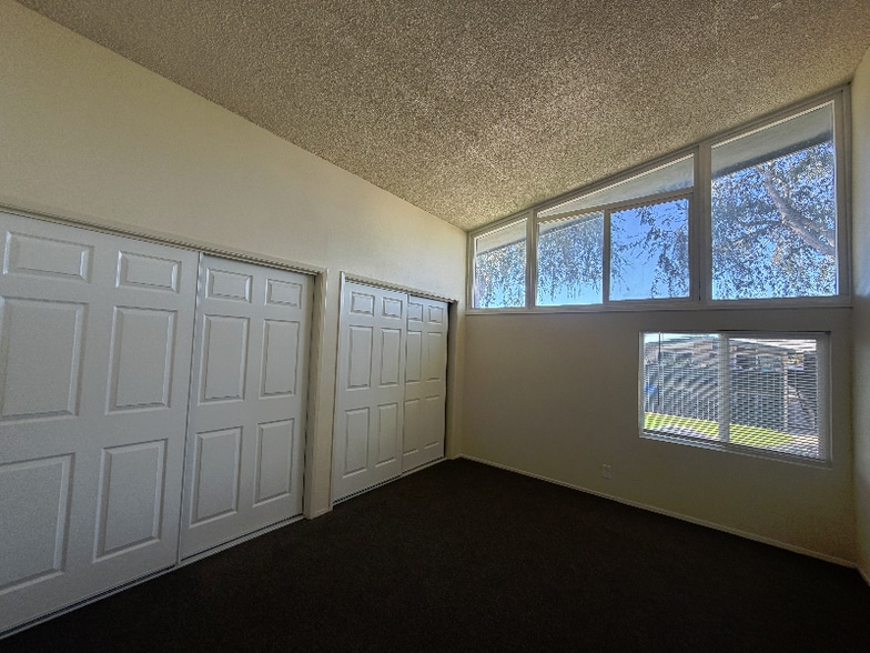 Building Photo - 700 N East End Ave