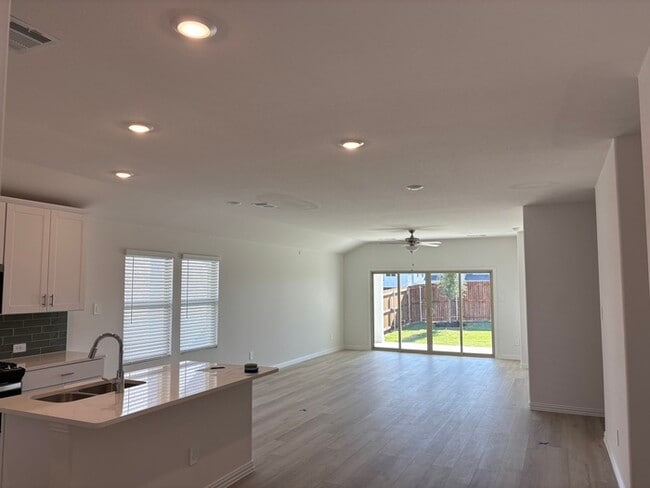 Building Photo - New Home for the New Year!