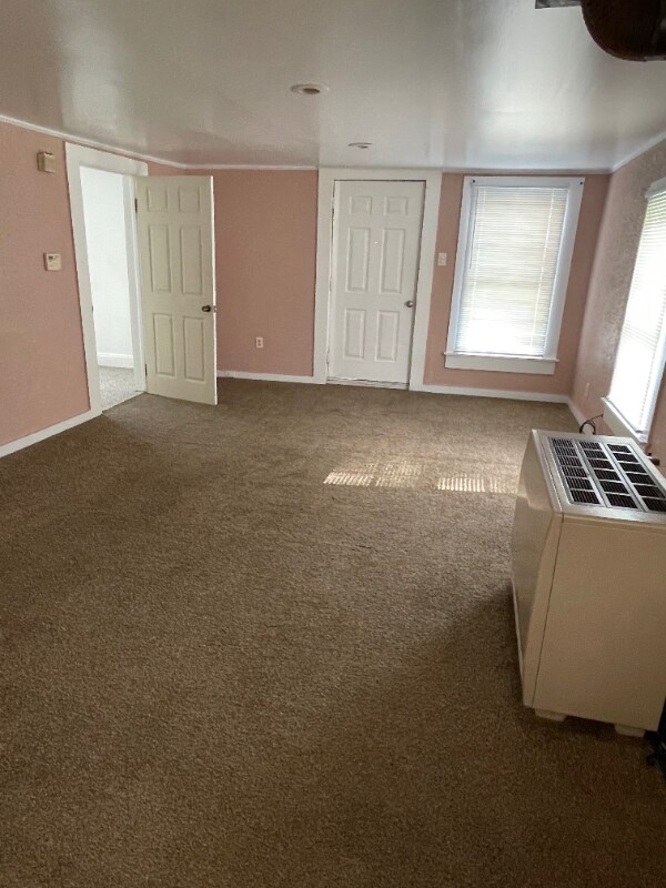 Building Photo - 401 N Railroad St