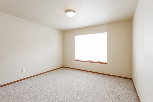 Building Photo - 6907 Desperado Dr SE