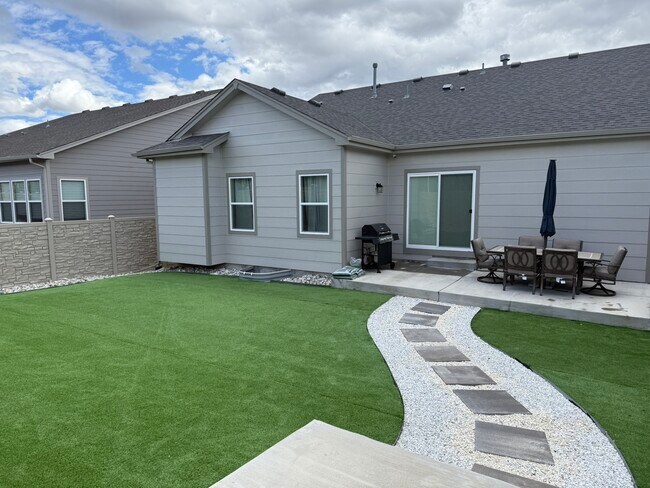 Building Photo - 9958 Golf Crest Dr