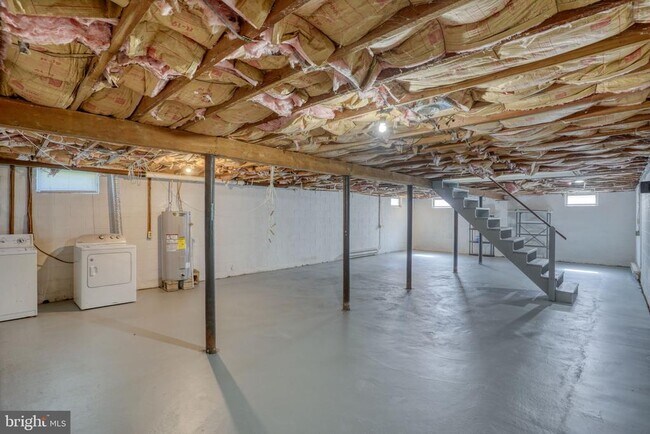 Building Photo - 206 N Main St