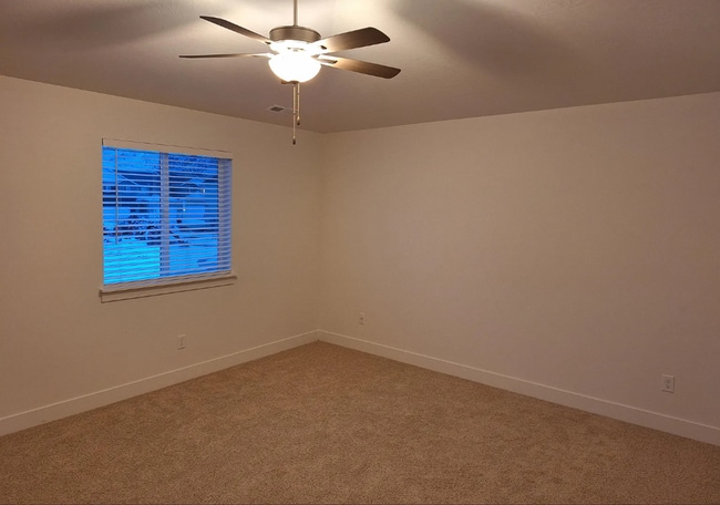 Building Photo - 4 bedroom/2.5 bathroom Townhome in Eagle Mountain