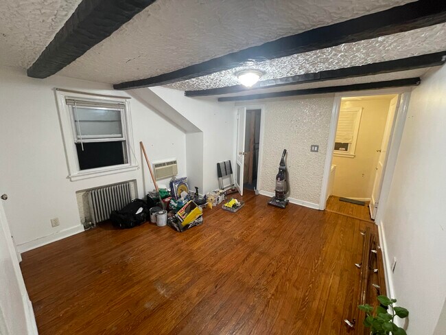 Building Photo - 278 Delawanna Ave