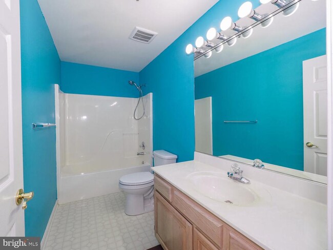 Building Photo - 9 Owens Landing Ct