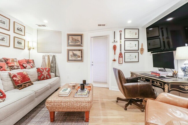 Building Photo - Amazing Adams Morgan Two-Level Condo| Parking included!