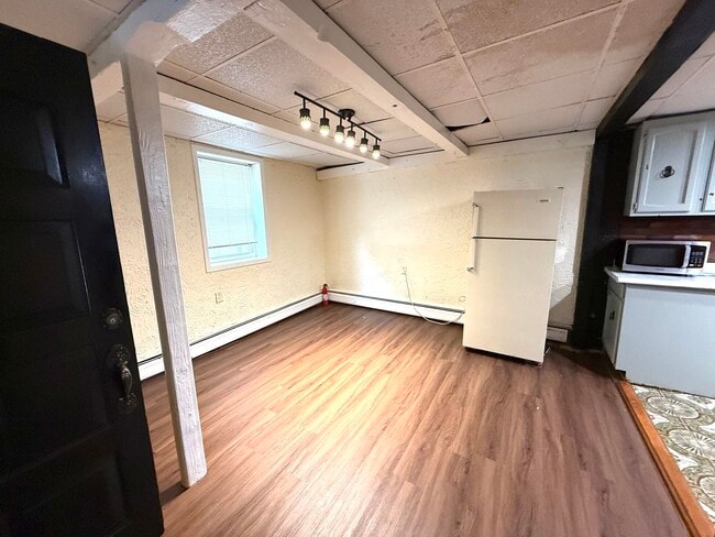 Building Photo - 612 Grand St