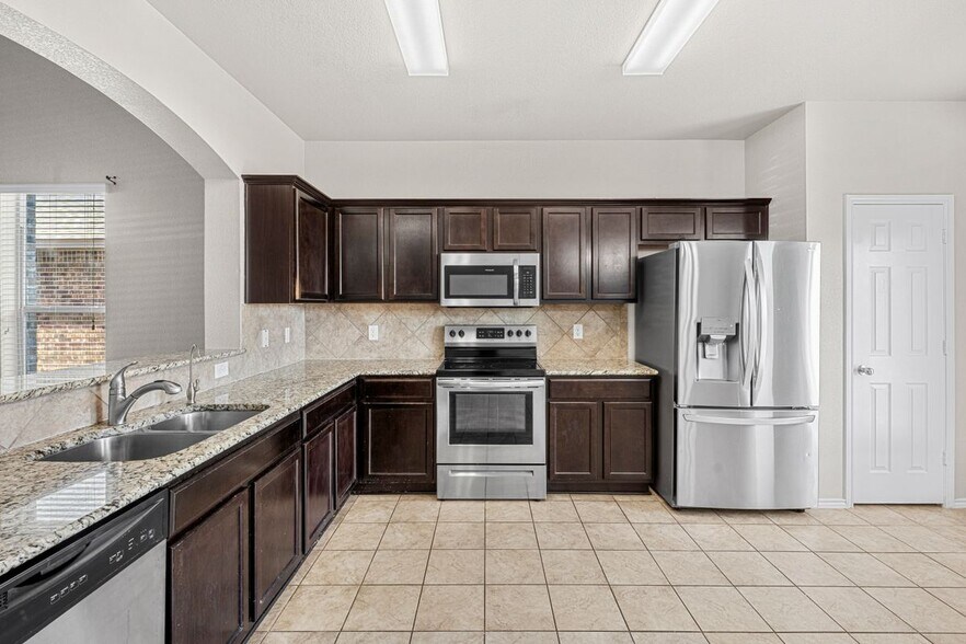 Building Photo - 1602 Gigante Dr