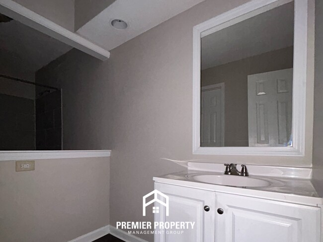 Building Photo - Spacious 3 Bedroom Home for Rent in Memphis | Vaulted Ceilings, Fireplace & Fenced Yard