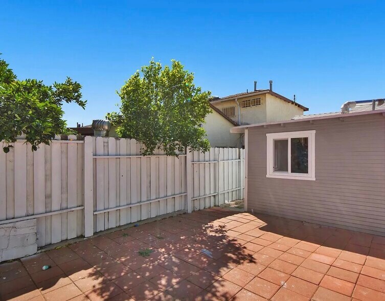 Building Photo - 3623 3rd Ave