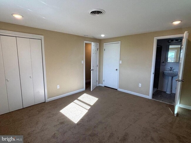 Building Photo - 105 Cotta Ln