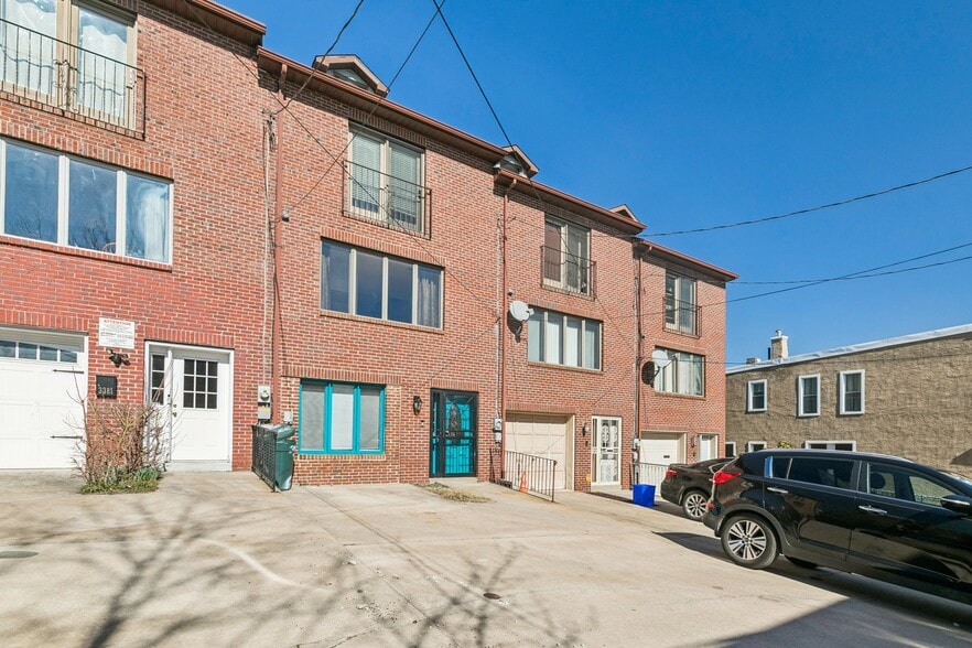 Building Photo - 3379 Frederick St