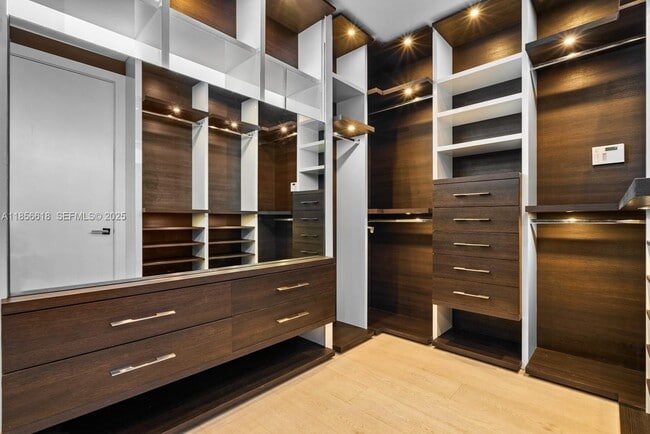 Building Photo - 310 SE 11th Ave