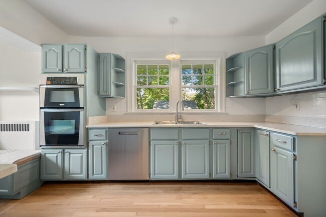 Building Photo - 55 Loughlin Ave