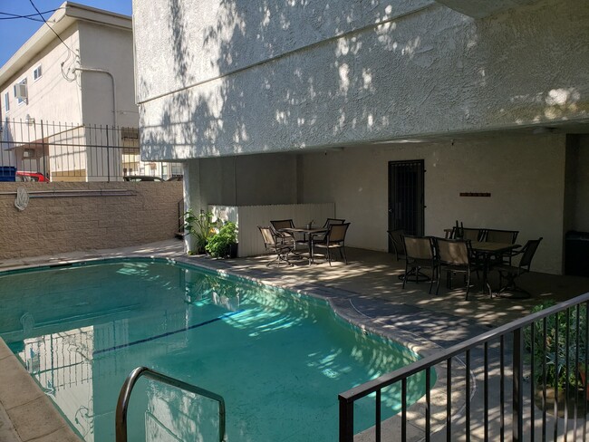 Building Photo - 11162 Camarillo St