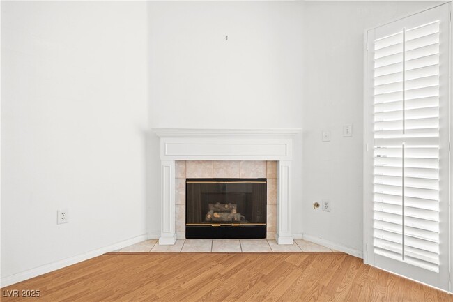 Building Photo - 855 N Stephanie St