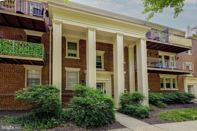 Building Photo - 1403 E Abingdon Dr