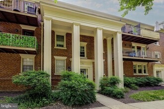 Building Photo - 1403 E Abingdon Dr